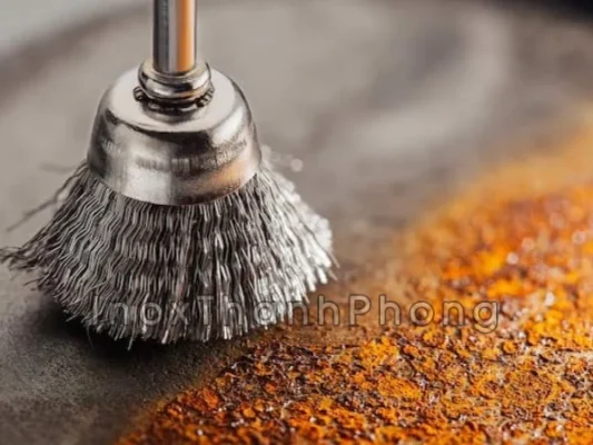 Xử lý gỉ tại mối hàn và khu vực gia công