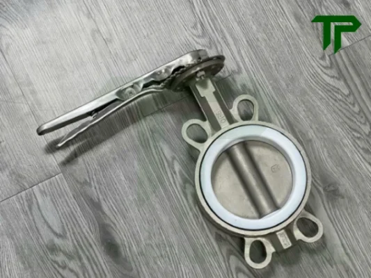 Vì sao kiểu wafer làm van bướm inox tay gạt gọn và dễ lắp?