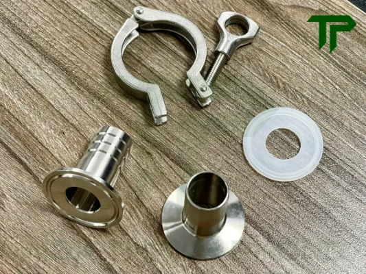 Bộ clamp đuôi chuột inox vi sinh gồm những bộ phận nào?