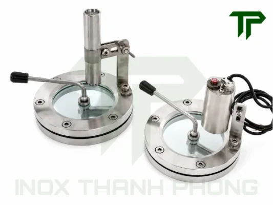 Kính mặt bích có đèn và gạt sương là gì?