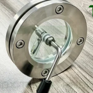 Kính mặt bích có gạt sương là gì?