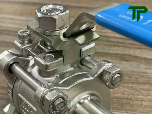 Tay gạt có khóa khác gì tay gạt thông thường?